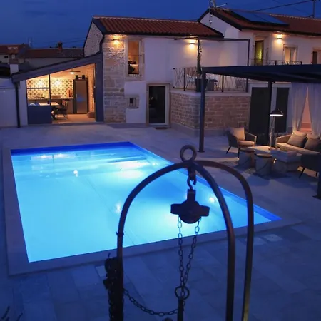 In Barat, Kanfanar With Outdoor Swimming Pool And Wifi Villa *