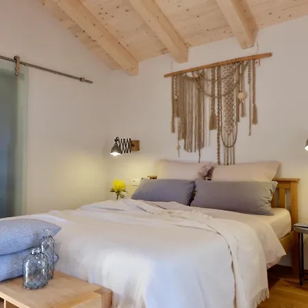 In Barat, Kanfanar With Outdoor Swimming Pool And Wifi * Barat (Rovinj)