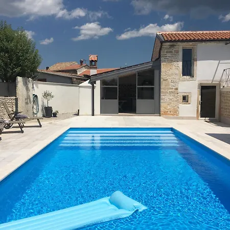 Villa In Barat, Kanfanar With Outdoor Swimming Pool And Wifi Barat (Rovinj)